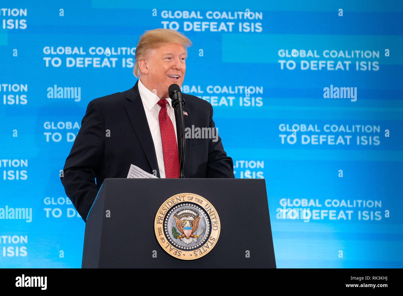 Le président Donald J. Trump prononce une allocution devant les ministres de la Coalition mondiale pour vaincre ISIS Le mercredi 23 février, 6, 2019, au Département d'Etat à Washington, D.C. Les gens : le Président Donald Trump Banque D'Images Le président Donald J. Trump prononce une allocution devant les ministres de la Coalition mondiale pour vaincre ISIS Le mercredi 23 février, 6, 2019, au Département d'Etat à Washington, D.C. Les gens : le Président Donald Trump Banque D'Images
