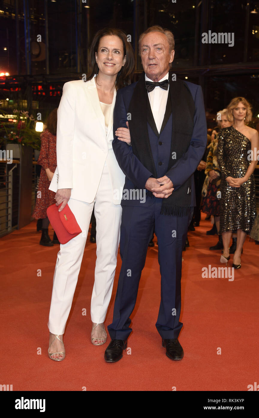 Claudia Michelsen et Udo Kier, assister à l'ouverture du festival avec la 'La bonté des étrangers' première au 69e Festival International du Film de Berlin Berlinale Berlinale 2019 / au palais le 7 février 2019 à Berlin, Allemagne. Dans le monde d'utilisation | Banque D'Images