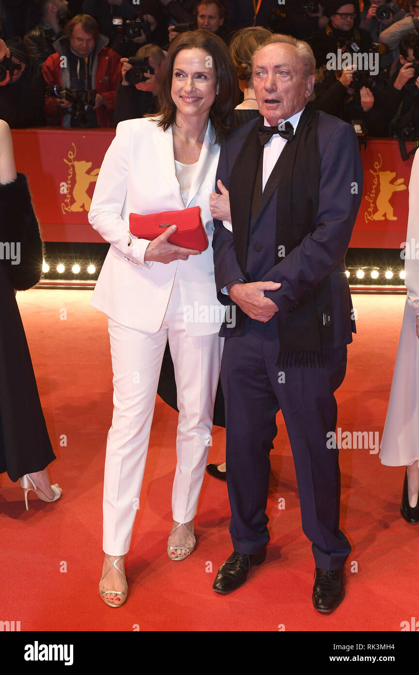 Claudia Michelsen et Udo Kier, assister à l'ouverture du festival avec la 'La bonté des étrangers' première au 69e Festival International du Film de Berlin Berlinale Berlinale 2019 / au palais le 7 février 2019 à Berlin, Allemagne. Dans le monde d'utilisation | Banque D'Images