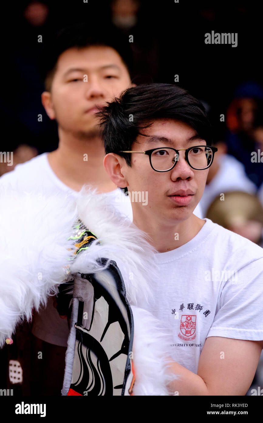 Bristol, Avon, Royaume-Uni. 9 Feb 2019. Les célébrations du Nouvel an chinois avec l'Université de Bristol en troupe de danse du lion. Woky Ko restaurant de bristols Wapping hanche quai a été l'hôte de la Lion Chinois. Les mauvais esprits ont été chassés et des bonbons aux enfants ravis. Crédit © Alamy Live News/Mr Standfast Standfast Crédit : Mr/Alamy Live News Banque D'Images