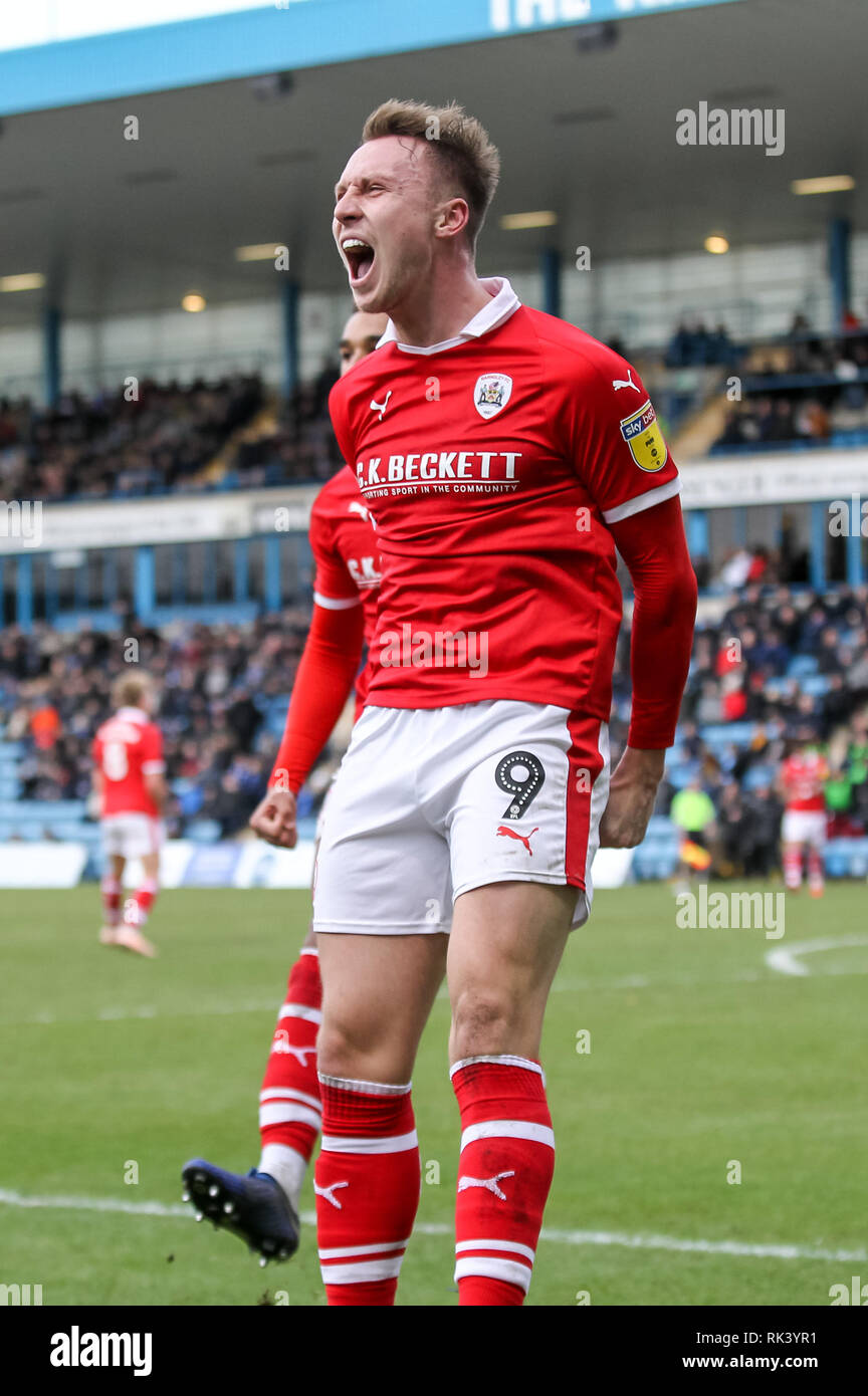 Gillingham, UK. 09Th Feb 2019. Cauley Woodrow de Barnsley marque un en-tête pour le rendre 0-2 et célèbre au cours de l'EFL Sky Bet League 1 match entre Vevey et Barnsley au stade Ta1 1NF Taunton MEMS, Gillingham, Angleterre le 9 février 2019. Photo de Ken d'Étincelles. Usage éditorial uniquement, licence requise pour un usage commercial. Aucune utilisation de pari, de jeux ou d'un seul club/ligue/dvd publications. Credit : UK Sports Photos Ltd/Alamy Live News Banque D'Images