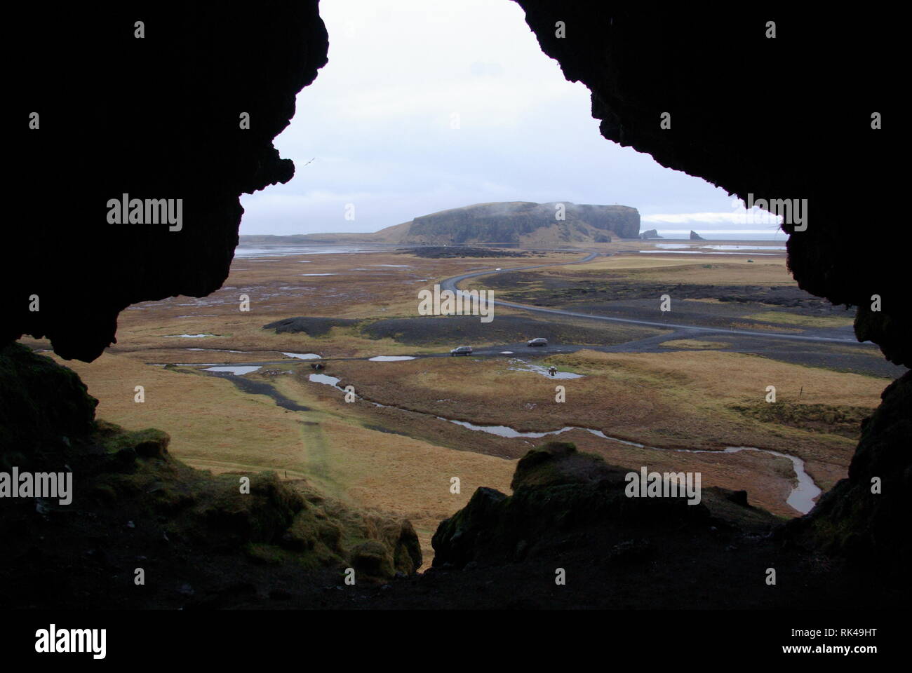 Loftsalahellir Blick von der Höhle auf den Atlantik Banque D'Images