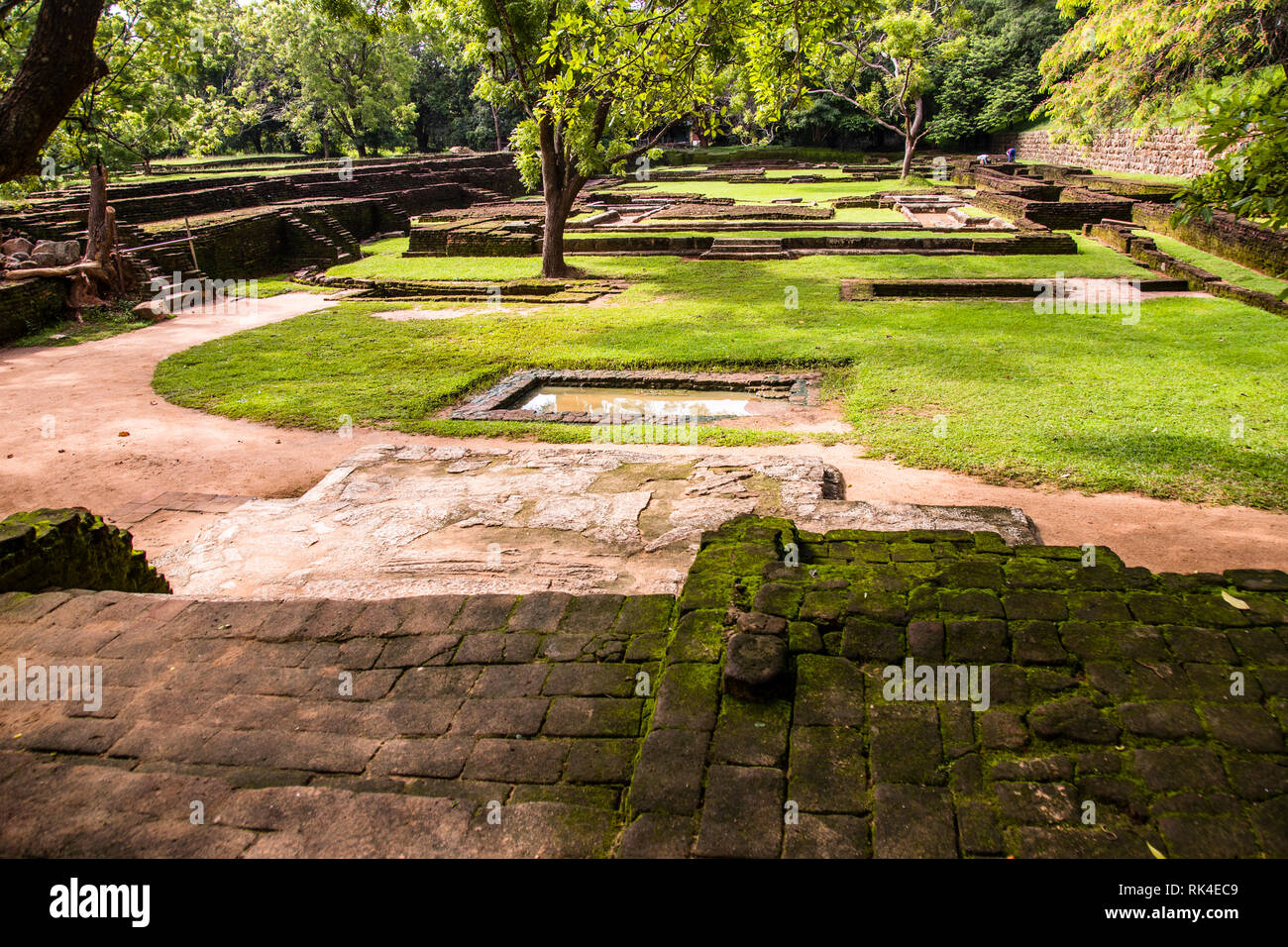 Les jardins aquatiques sont situés dans la partie plate du château de Sigiriya, Sri Lanka Banque D'Images