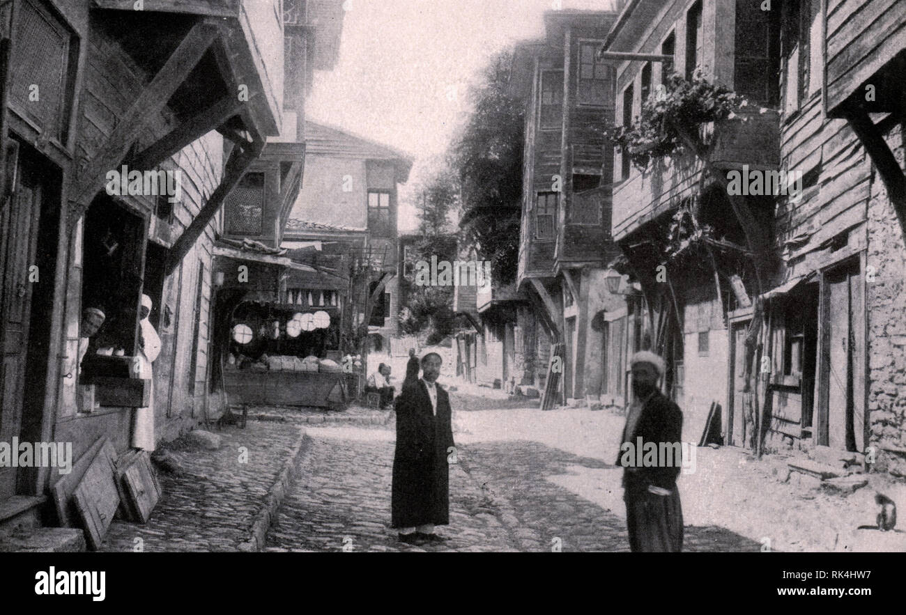 Rue dans un quartier turc d'Istanbul. Photo. Début du xxe siècle. Banque D'Images