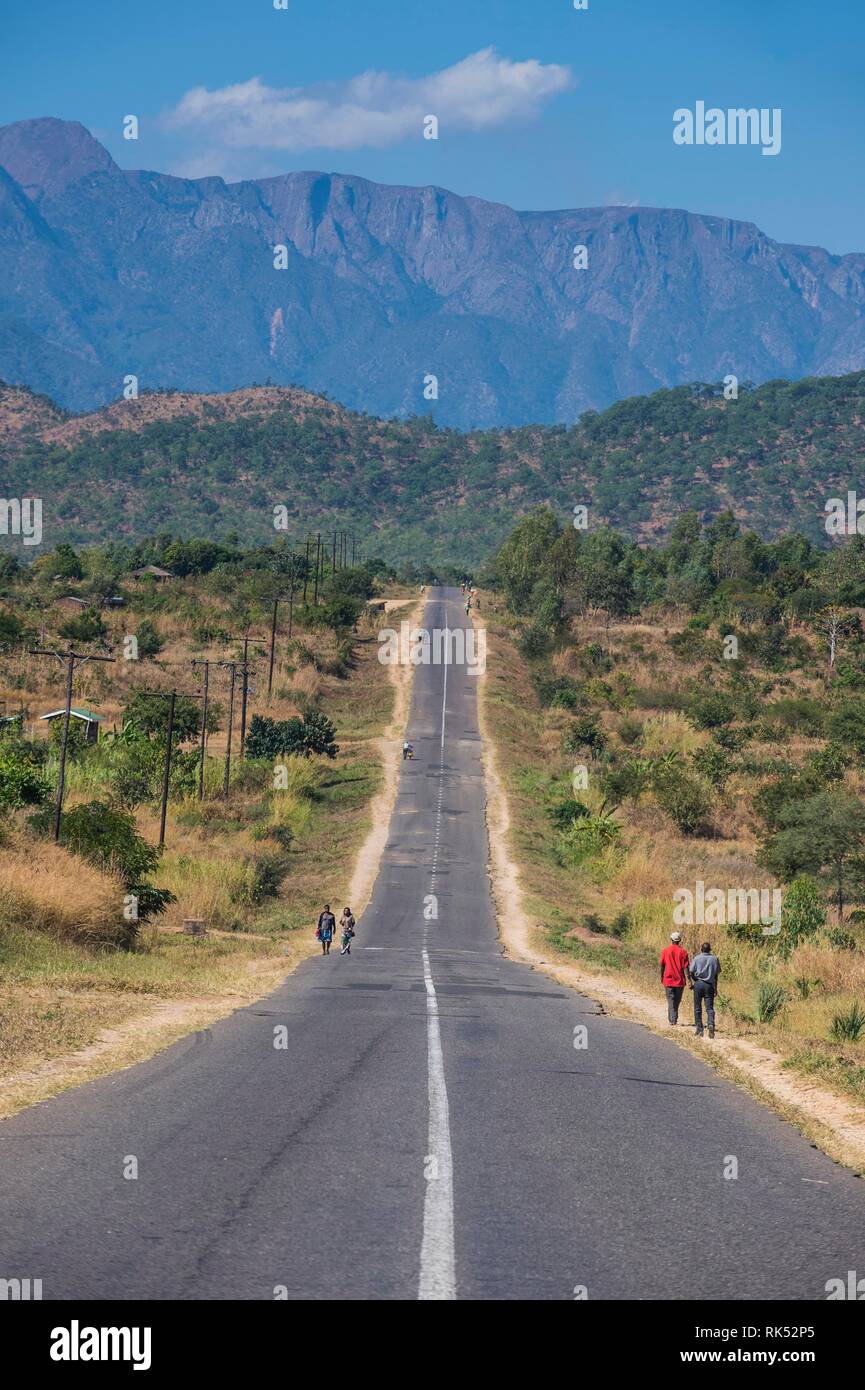 Longue route droite au Malawi Banque D'Images