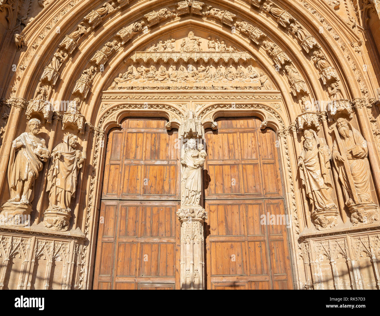 PALMA DE MAJORQUE, ESPAGNE - 30 janvier 2019 : Le portail sud de la cathédrale La Seu avec la pierre de secours Dernière Cène par masters Pere Morey, ainsi que l'interface graphique Banque D'Images