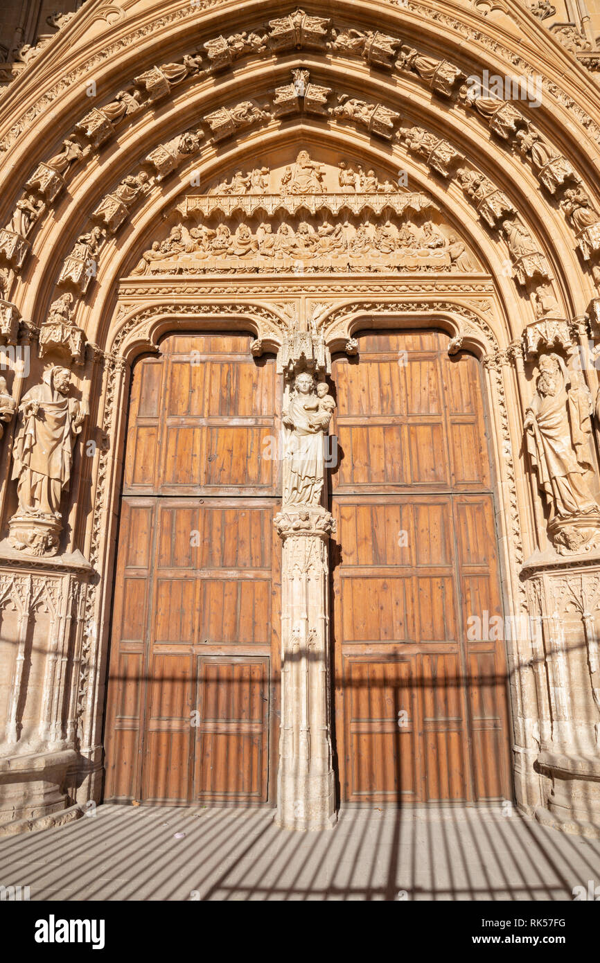 PALMA DE MAJORQUE, ESPAGNE - 30 janvier 2019 : Le portail sud de la cathédrale La Seu avec la pierre de secours Dernière Cène par masters Pere Morey, ainsi que l'interface graphique Banque D'Images