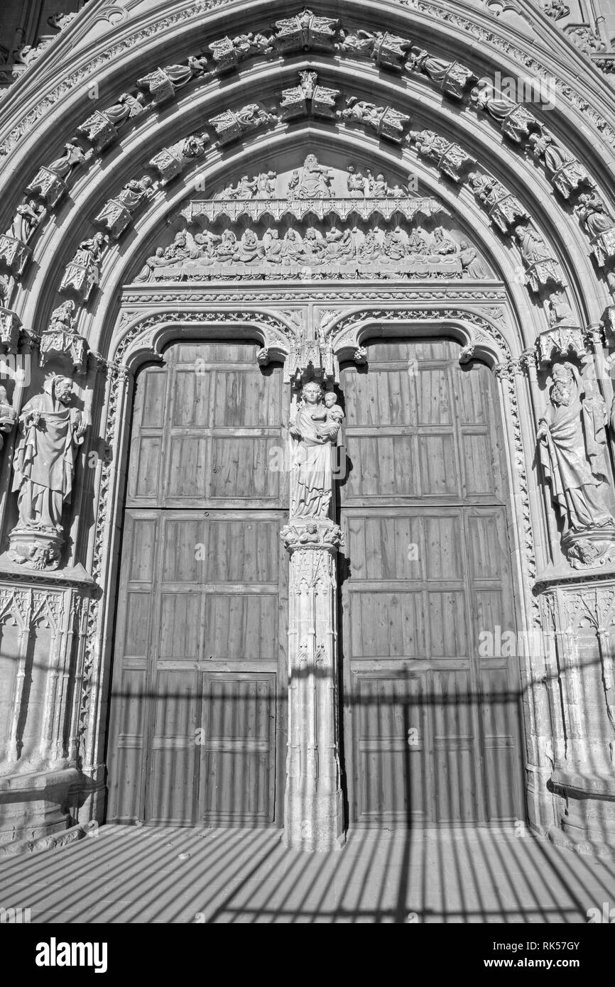 PALMA DE MAJORQUE, ESPAGNE - 30 janvier 2019 : Le portail sud de la cathédrale La Seu avec la pierre de secours Dernière Cène par masters Pere Morey, ainsi que l'interface graphique Banque D'Images
