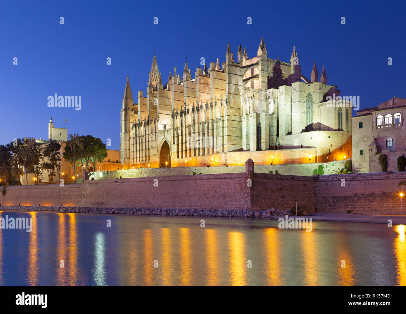 Palma de Majorque - La cathédrale La Seu au crépuscule. Banque D'Images