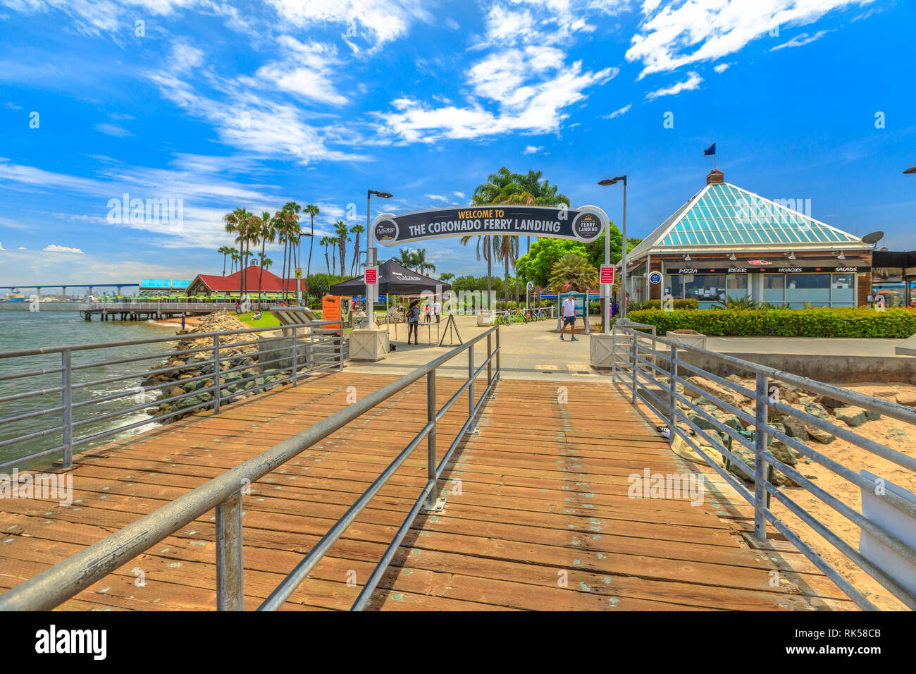 San Diego, California, United States - 1 août 2018 : attraction touristique de promenade en bois menant au débarcadère du traversier Coronado Coronado Island Banque D'Images