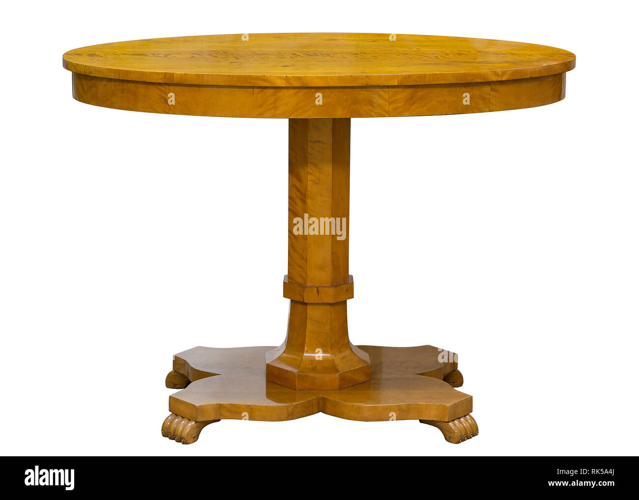 Ovale Vintage style Bidermeier petite table en bois de bouleau isolated on white Banque D'Images