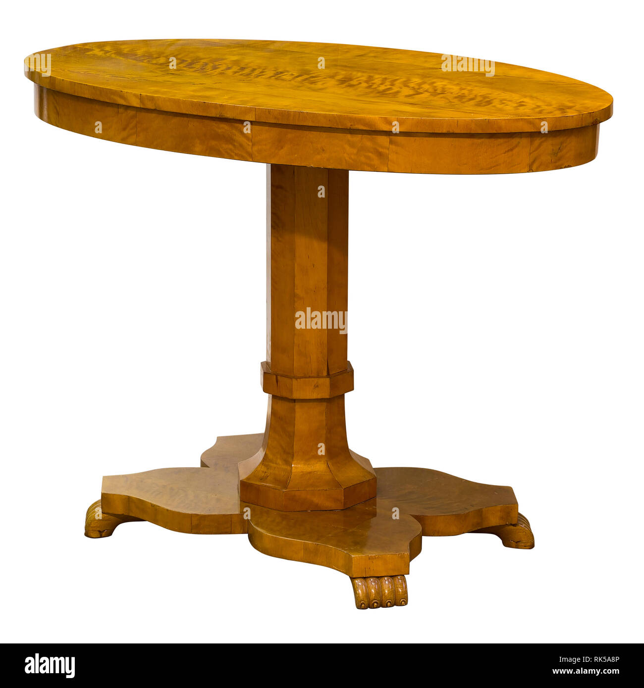 Ovale Vintage style Bidermeier petite table en bois de bouleau isolated on white Banque D'Images