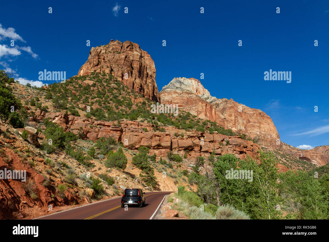 Vue vers l'Est du Temple, le long de la Route 9 en direction est loin de Zion Canyon dans le Zion National Park, Utah, United States. Banque D'Images