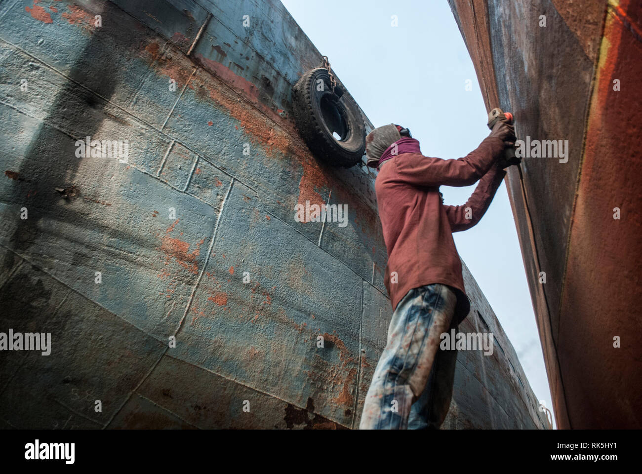Travailleurs de quai ,06 february2019 dhaka Bangladesh, travailleurs de quai dans un chantier naval de Dhaka, au Bangladesh. La construction navale au Bangladesh est devenue une industrie majeure Banque D'Images