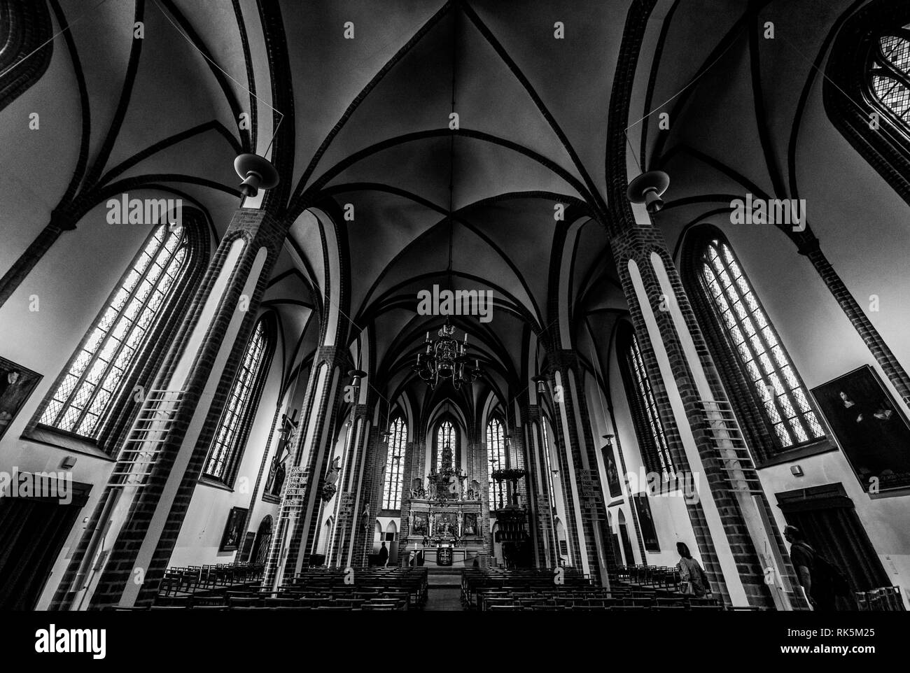 BERLIN - 09 septembre 2018 : Intérieur de l'église de Saint-Nicolas dans le centre historique de Spandau. Noir et blanc. Banque D'Images