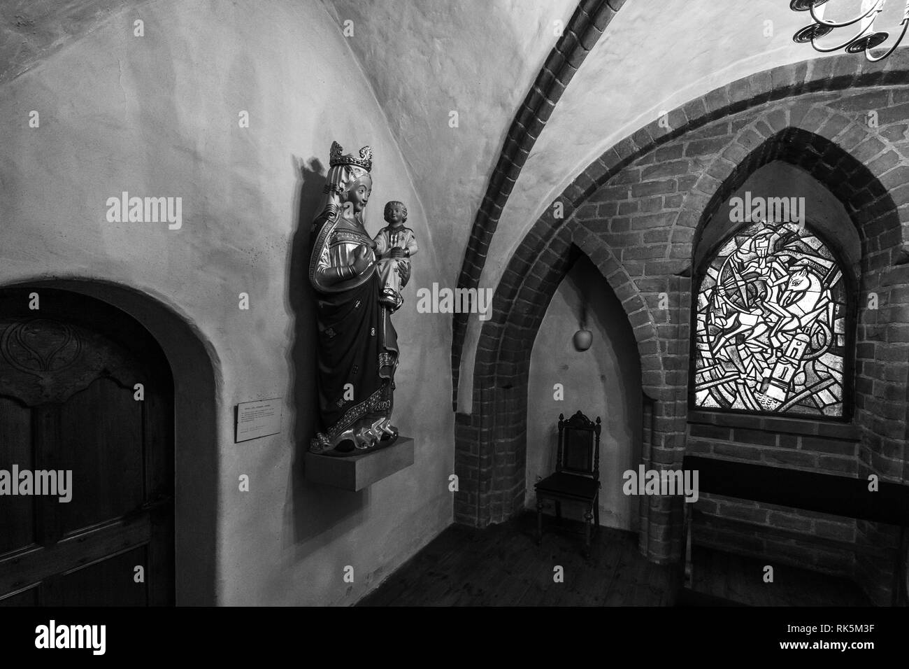 BERLIN - 09 septembre 2018 : Intérieur de l'église de Saint-Nicolas dans le centre historique de Spandau. Noir et blanc. Banque D'Images