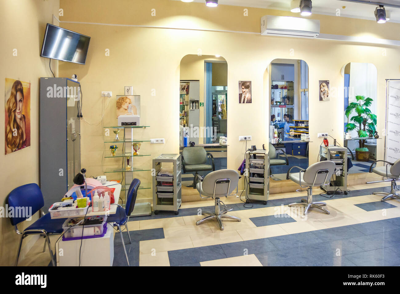 Minsk, Belarus - Septembre 2018 : intérieur de coiffure Salon de coiffure et salon de beauté Banque D'Images