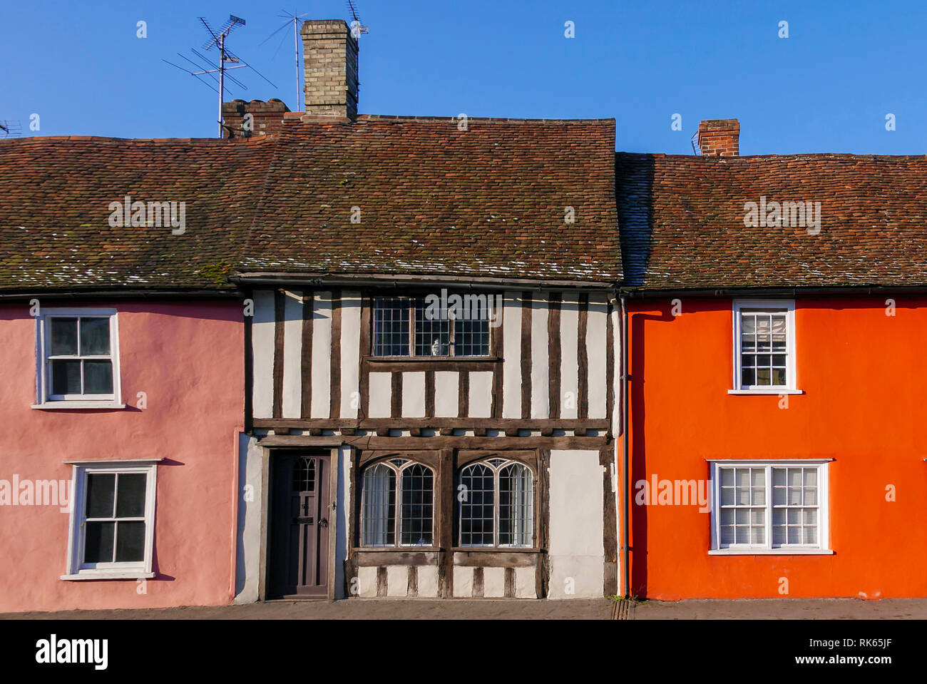 20-01-19. Thaxted, Essex, Angleterre, Royaume-Uni. Colorés, coloré, l'architecture médiévale sur rue. Newbiggin Photo : © Simon Grosset Banque D'Images