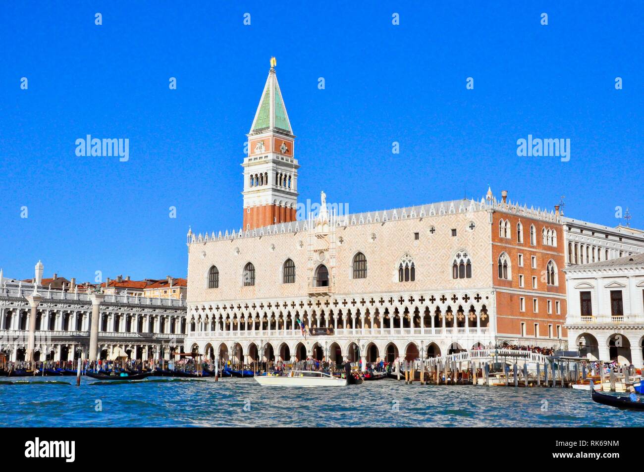 Vue front de mer, au palais des Doges à Venise, ville bigwater vue. Du Palais des Doges vue front de mer. Banque D'Images
