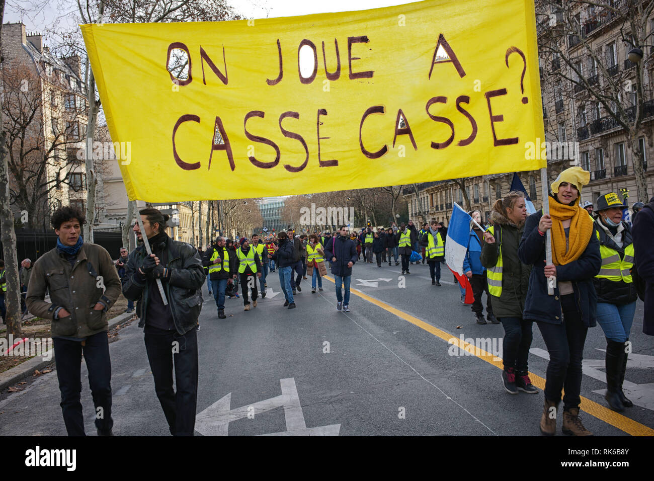 Paris, France. 09Th Feb 2019. Ce signe est un jeu de mots, rappelant à cache-cache, mais en fait, ce qui signifie : 'pause jeu ?' Credit : Roger Ankri/Alamy Live News Banque D'Images