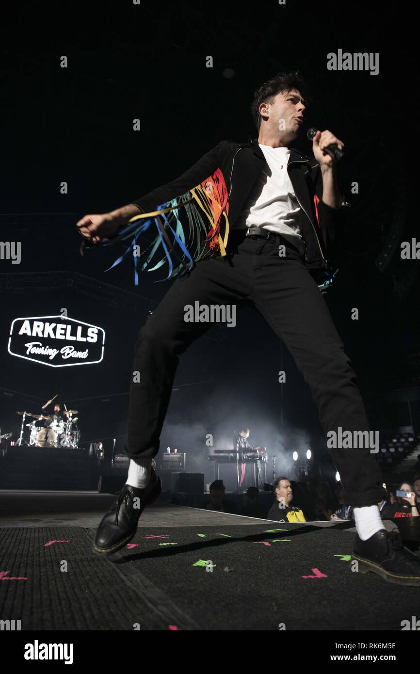 Calgary, Alberta, Canada. Feb 9, 2019. Max Kerman du groupe Arkells effectue au cours de la tournée de ralliement Arkells à Calgary, Alberta. Credit : Baden Roth/ZUMA/Alamy Fil Live News Banque D'Images