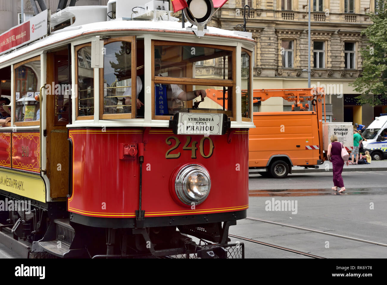 Patrimoine historique ancien rénové en tramway du centre de Prague l'utilisation comme fun'mode de transport public Banque D'Images