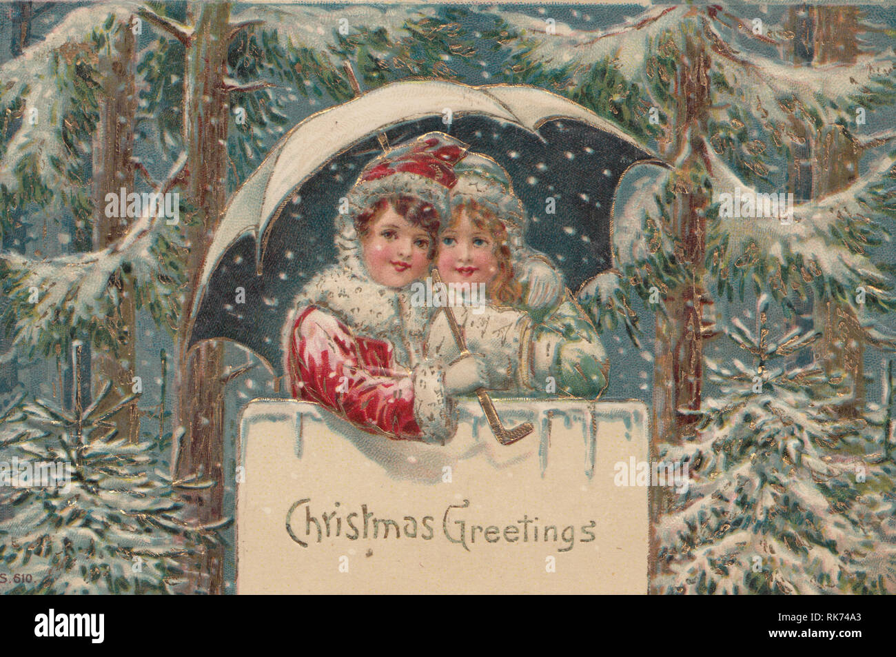 Vœux de Noël de deux enfants tenant un parapluie dans une forêt couverte de neige. Banque D'Images