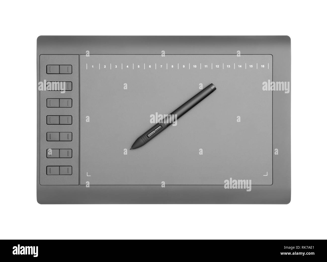 Tablette graphique avec stylet pour les illustrateurs et les designers isolé sur fond blanc Banque D'Images