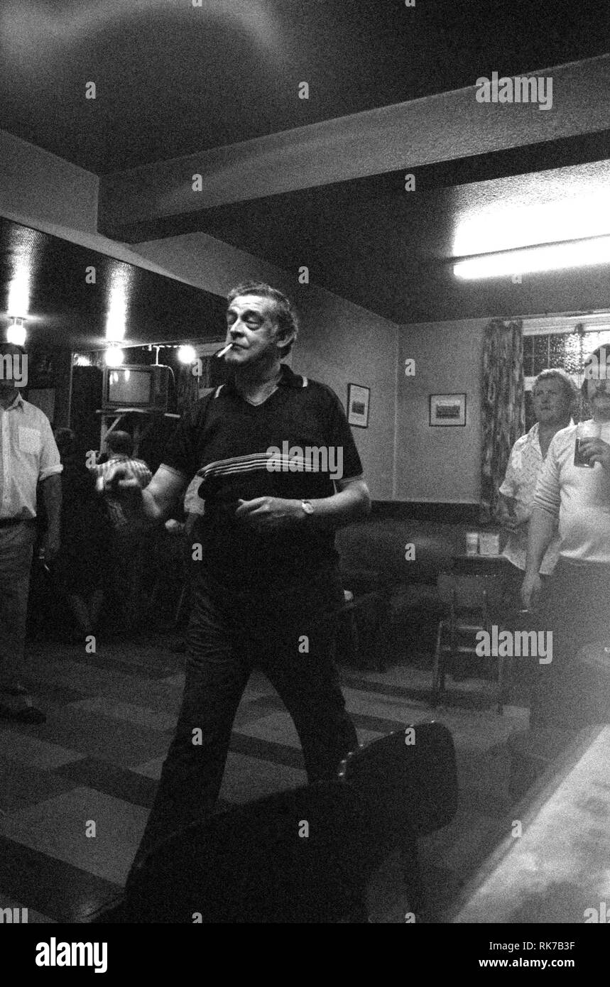 Fléchettes soir dans la Taverne de Primrose, Wakefield, Yorkshire, Angleterre. 1979 Banque D'Images