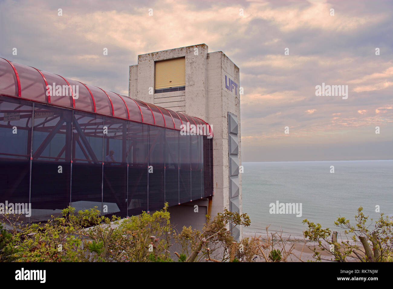 L'ascenseur donnant sur la baie de Ventnor sur l'île de Wight. Banque D'Images