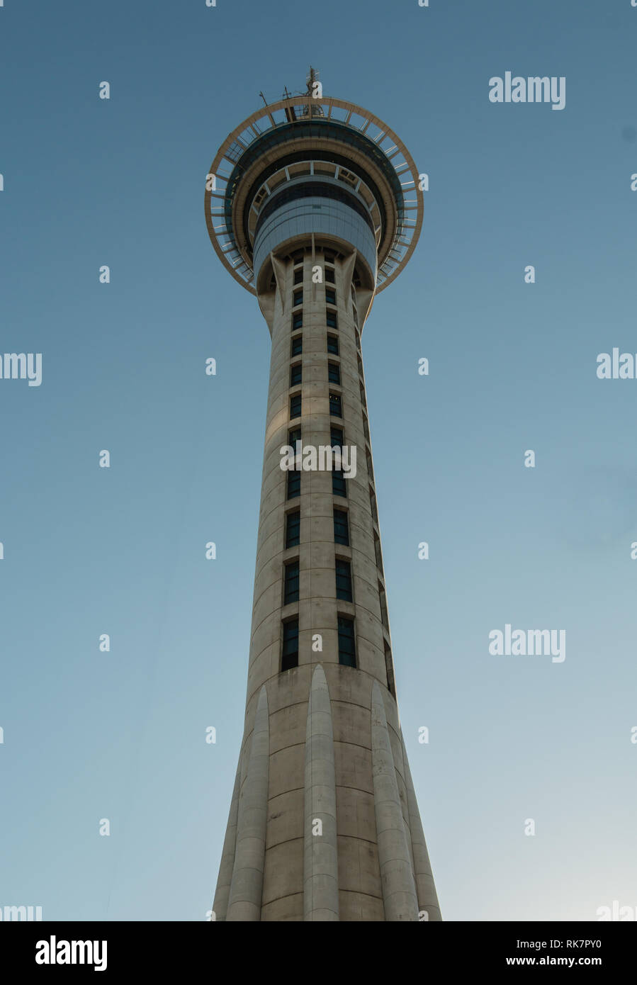 Auckland / Nouvelle-Zélande - 15 décembre 2018 : vue sur la plate-forme d'observation avec Skytower Banque D'Images