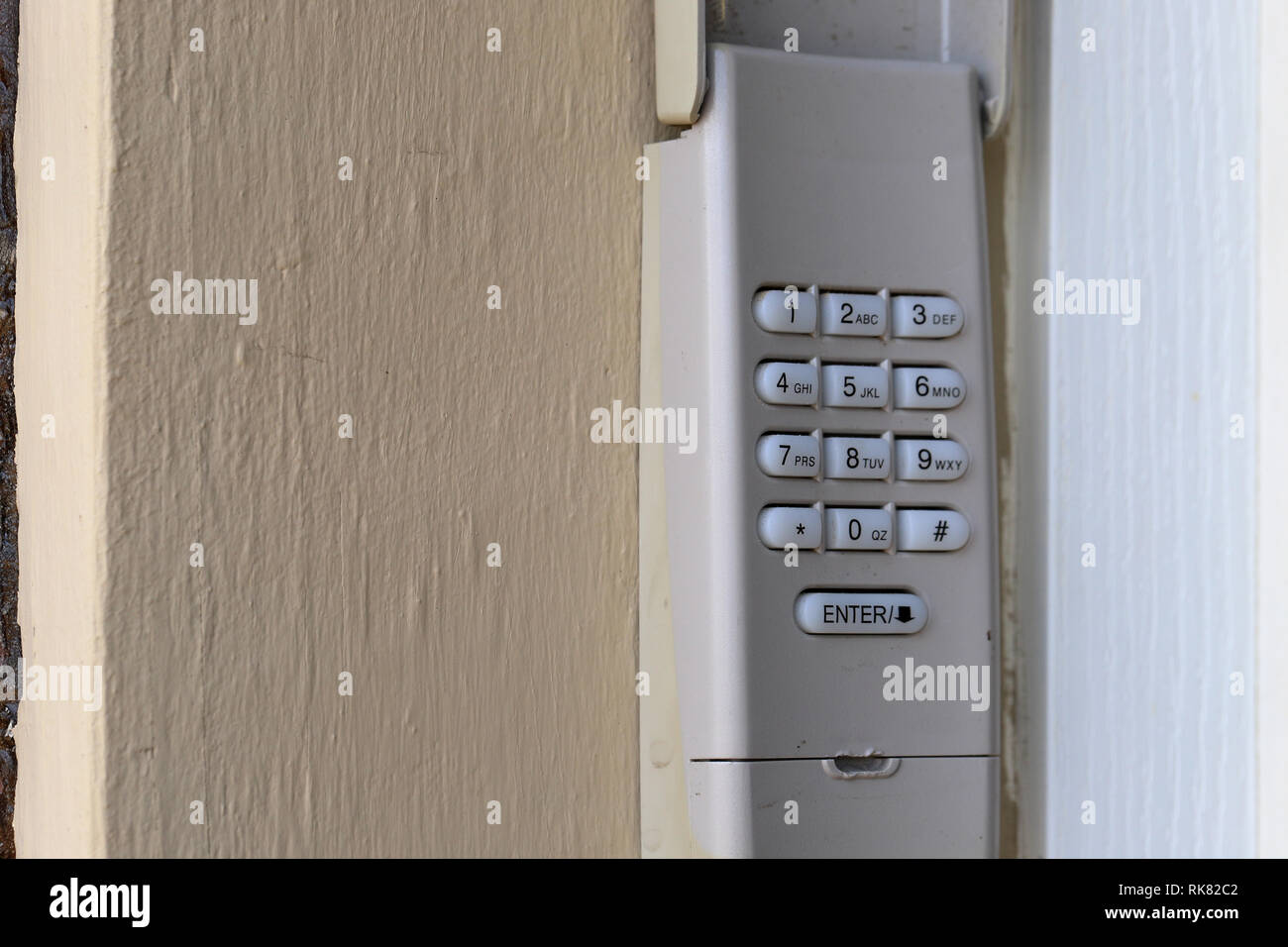 Clavier Code utilisé sur une porte de garage porte d'entrée d'une maison - Clavier de sécurité - code de sécurité Banque D'Images