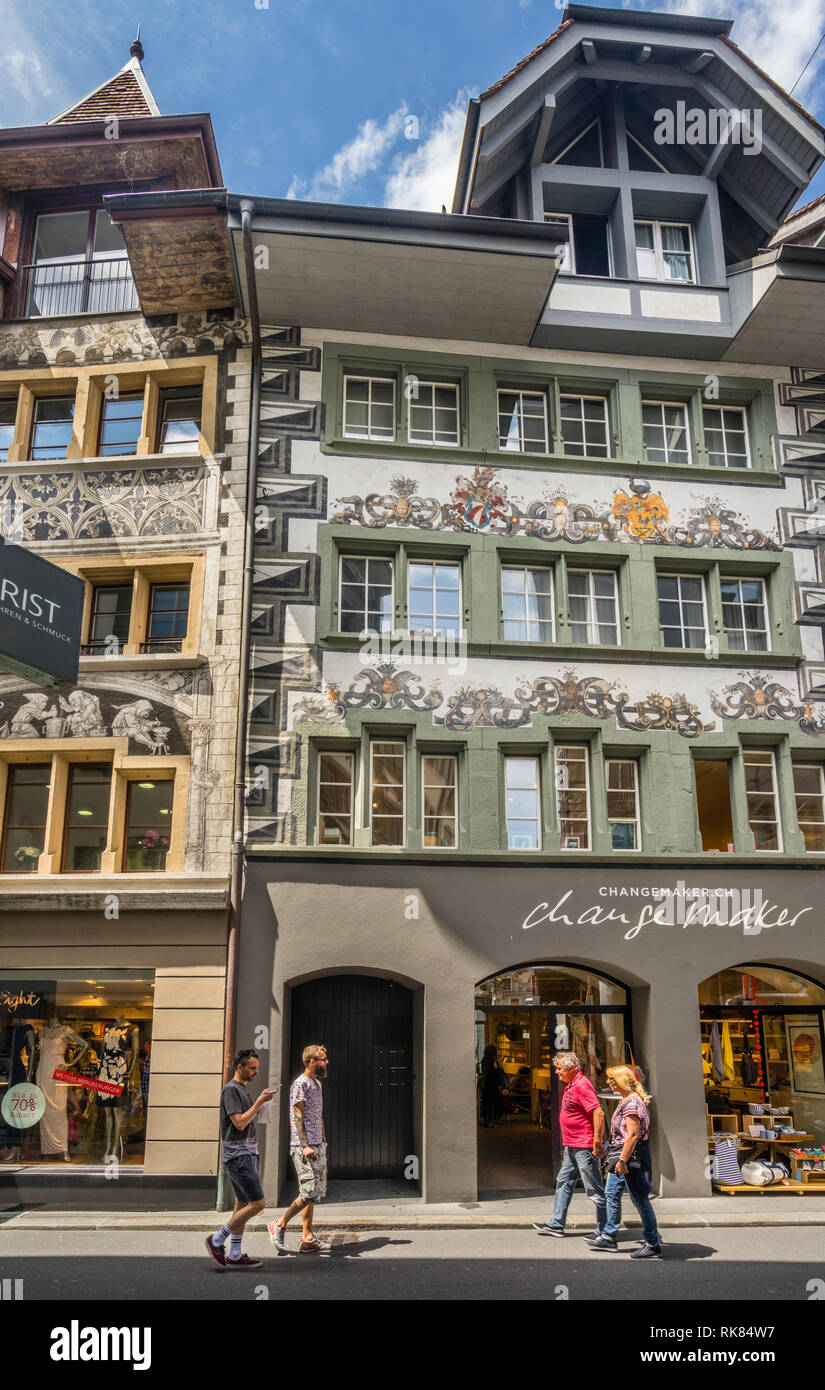 Façades peintes dans Kramgasse dans la vieille ville de Lucerne, dans le Canton de Lucerne, Suisse Banque D'Images