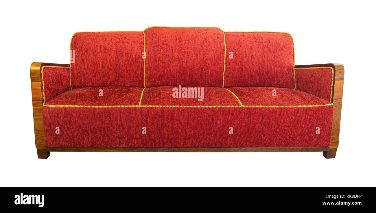 Style Art déco meubles fauteuil rouge canapé avec accoudoirs en bois angulaire typique isolated on white Banque D'Images