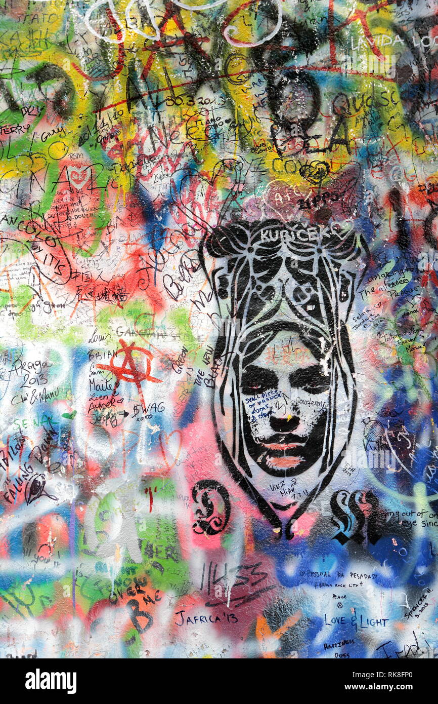 Prague, République tchèque - 12 décembre 2015. : John Lennon wall graffiti. Usage éditorial uniquement. Banque D'Images