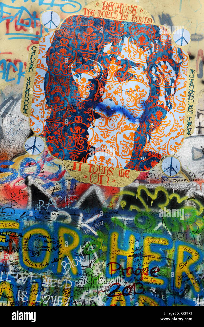 Prague, République tchèque - 12 décembre 2015. : John Lennon wall graffiti. Usage éditorial uniquement. Banque D'Images