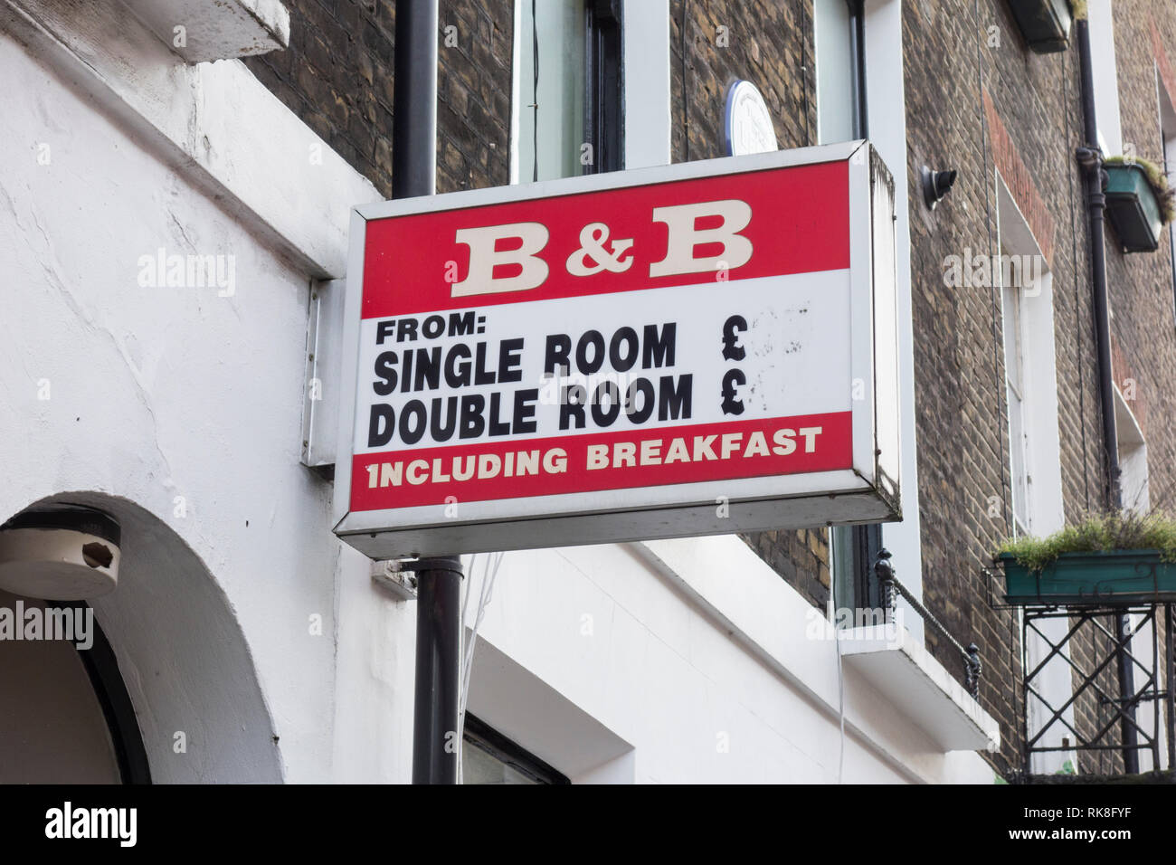 B&B accommodation, simples et doubles, avec petit déjeuner sign Banque D'Images