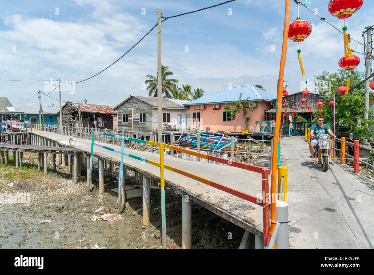 Pulau Ketam, la Malaisie. Janvier 2019. Les maisons typiques sur pilotis sur la mer Banque D'Images