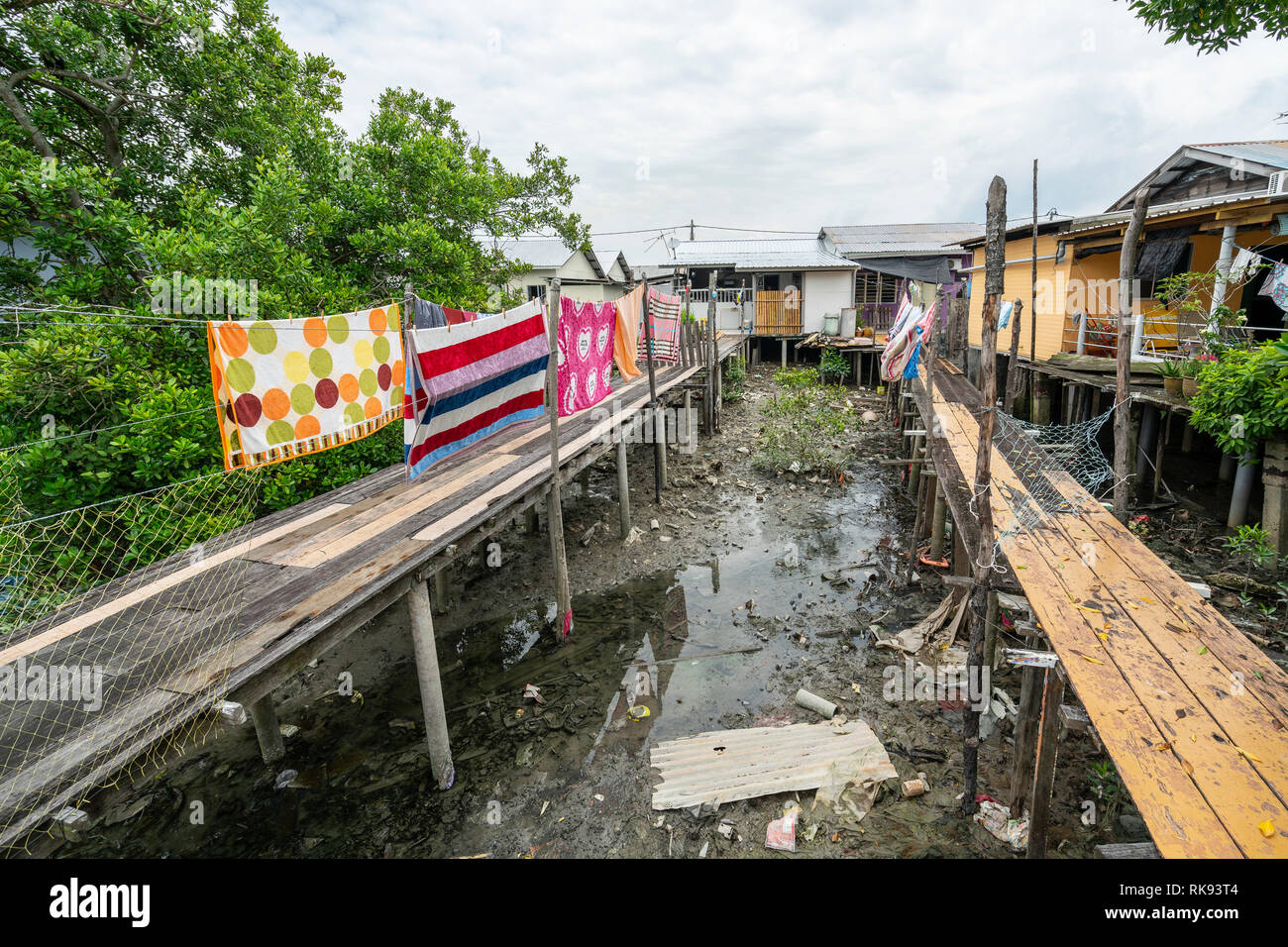 Pulau Ketam, la Malaisie. Janvier 2019. Les maisons typiques sur pilotis sur la mer Banque D'Images