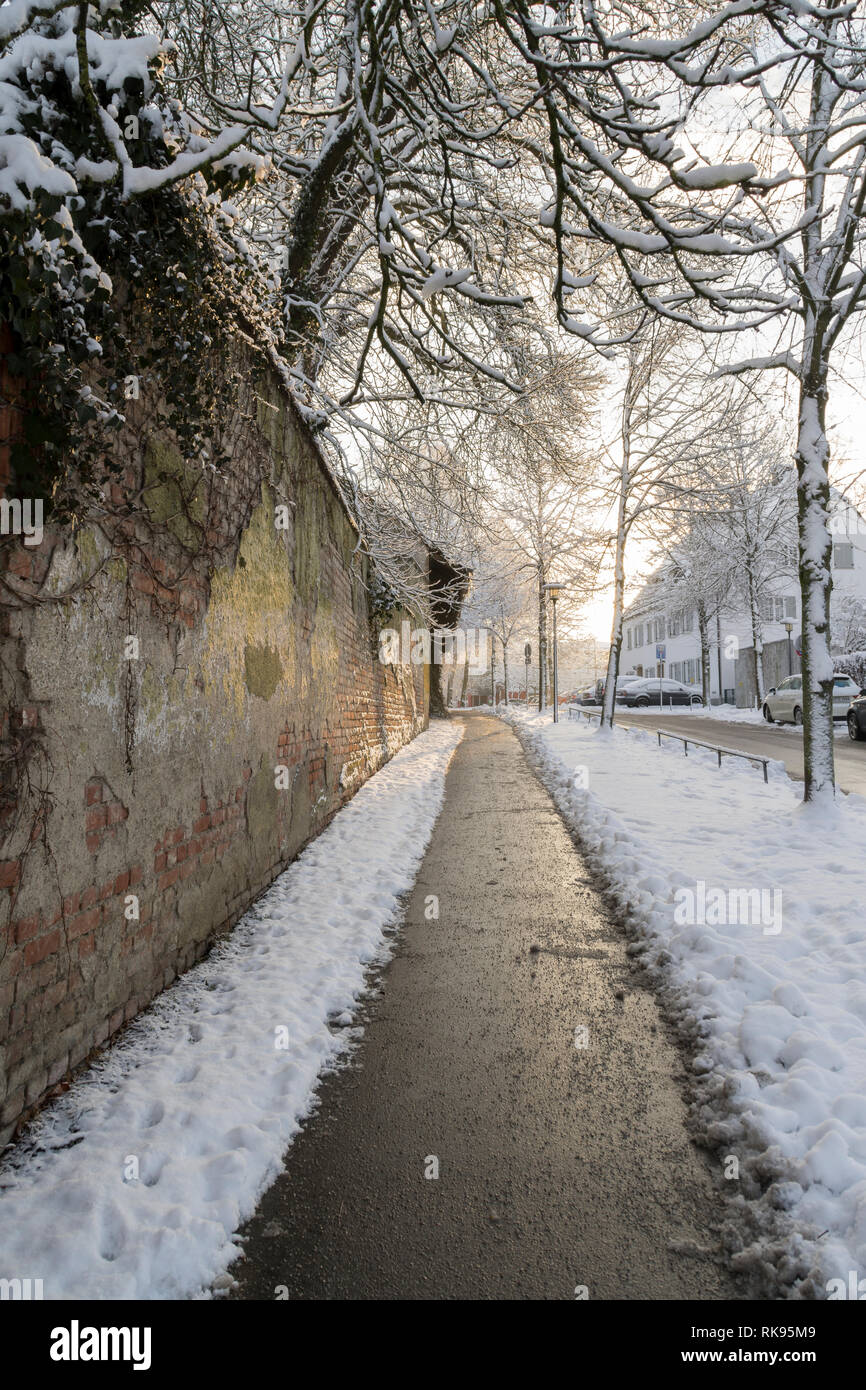Un petit chemin en hiver bavaroise Banque D'Images