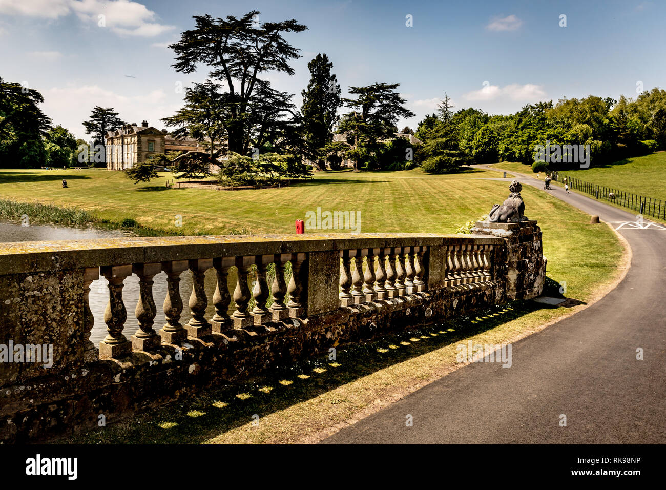 Compton Verney House est un 18ème siècle manoir de campagne à Compton Verney dans Warwickshire, en Angleterre. Les jardins sont aménagés par Capability Brown. Banque D'Images