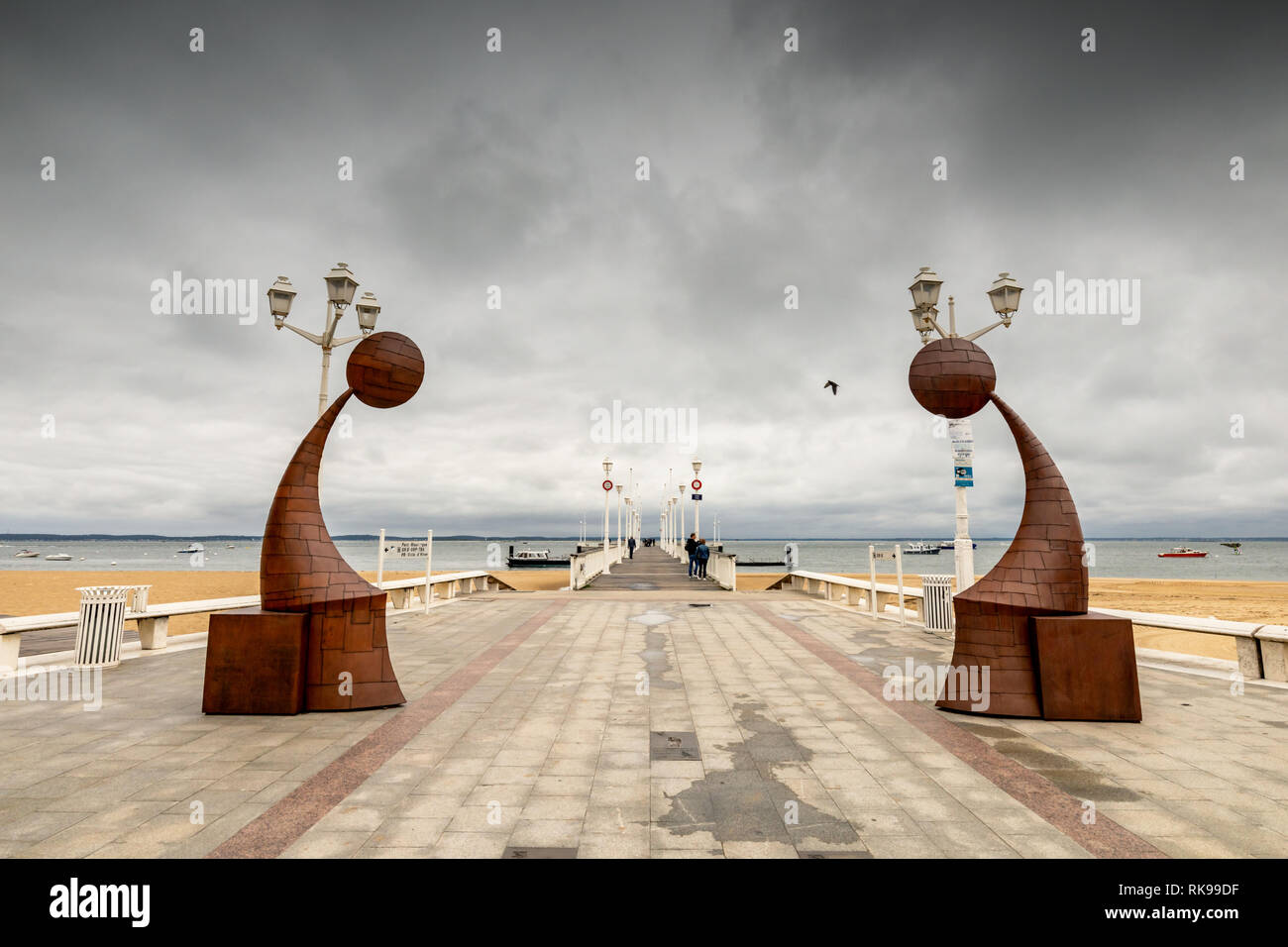 Jetée Thiers Arcachon (jetée d'Arcachon), France . Arcachon est une belle ville côtière à l'intérieur de la mer intérieure de la baie d'Arcachon. Banque D'Images