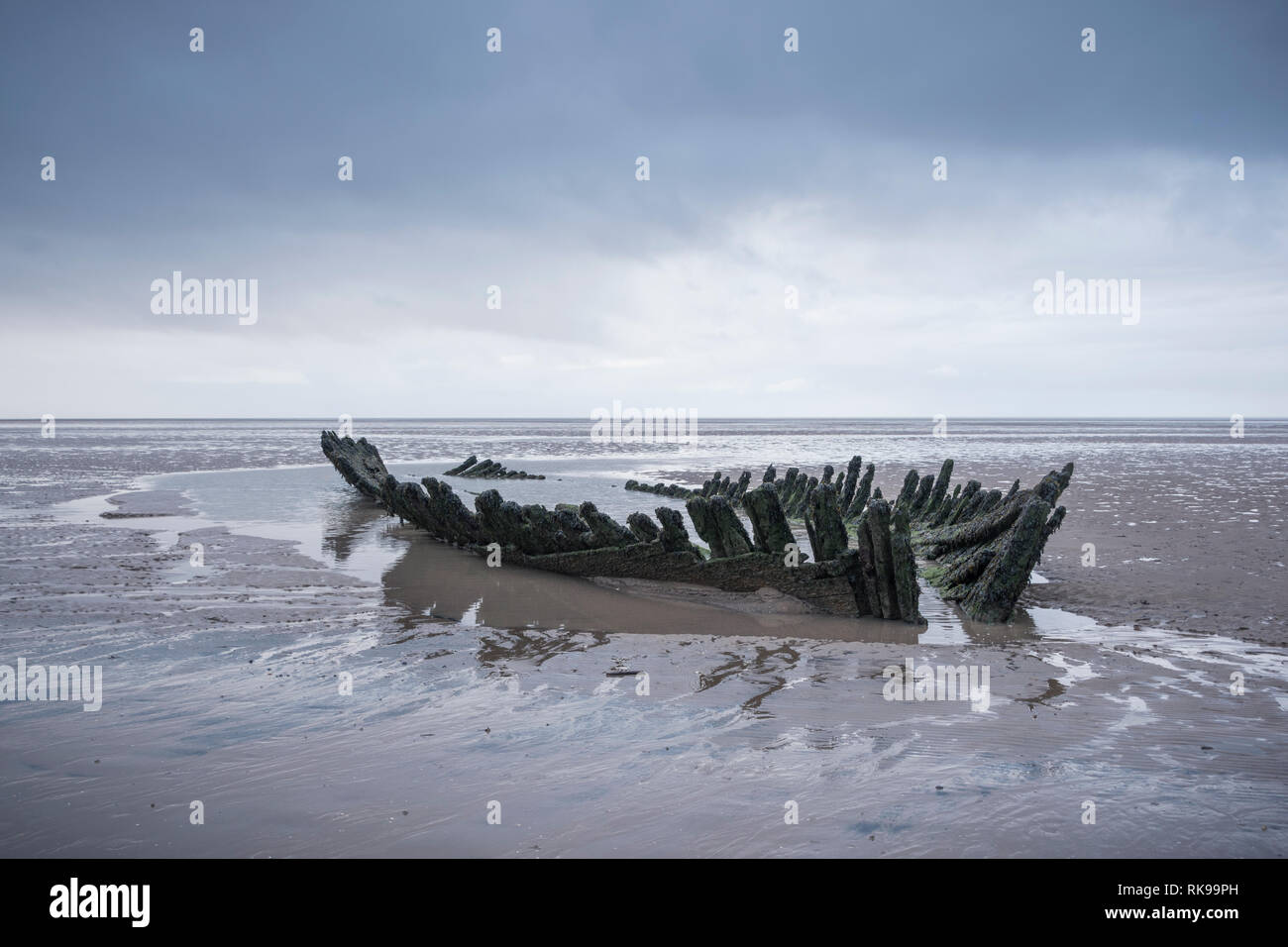 Naufrage du SS Nornen découverts par la marée basse à Chabeuil Sands, Burnham on Sea, Somerset, UK Banque D'Images