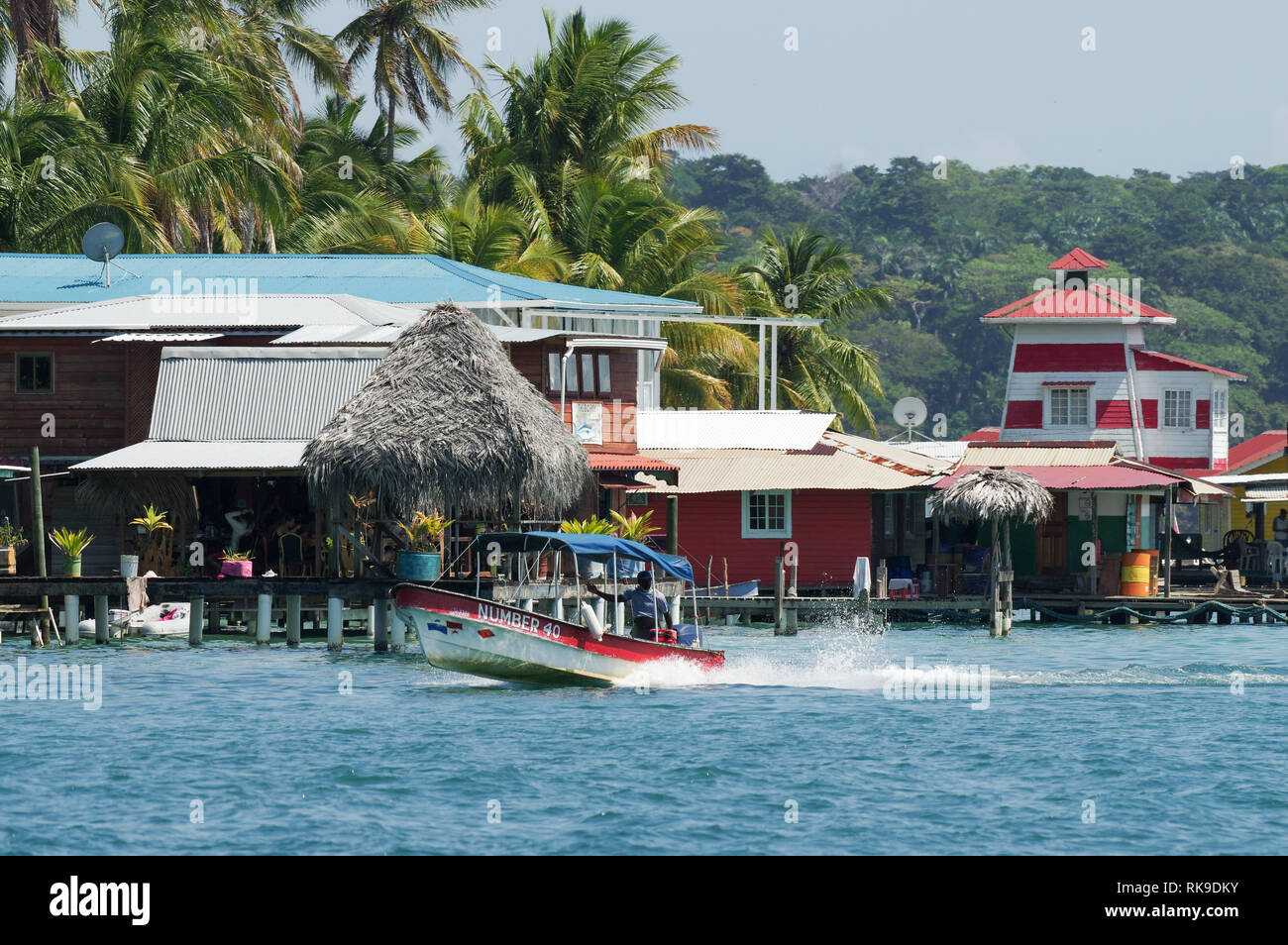 Vue de l'IE Faro del Calibri voir Carenero Île dans l'archipel de Bocas del Toro, PANAMA Banque D'Images