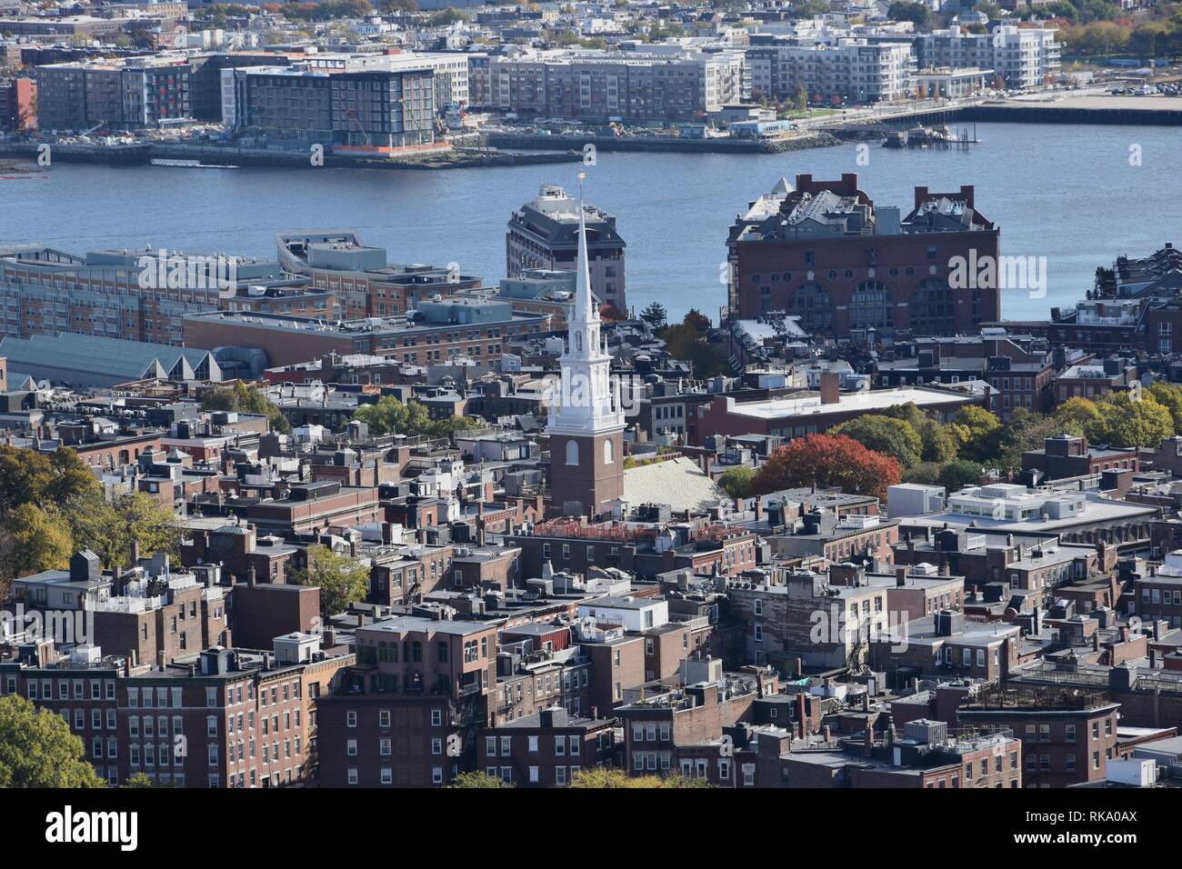 Les toits de Boston comme vu à partir d'un complexe résidentiel privé terrasse d'observation au sommet d'un gratte-ciel jouxtant la gare du nord de Boston/TD Garden, Massachusetts, États-Unis Banque D'Images