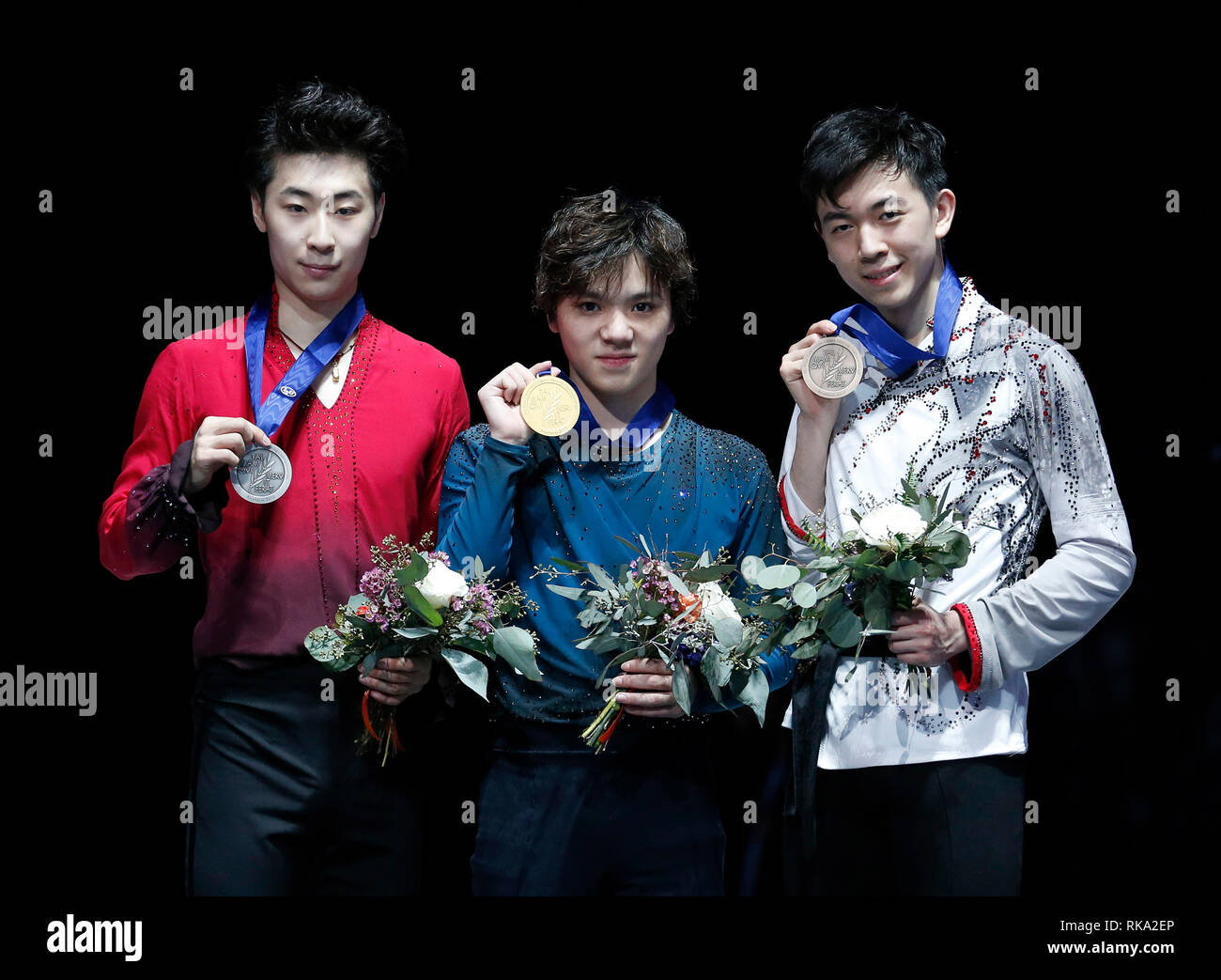 Anaheim, États-Unis. Feb 9, 2019. Gold Medal Shoma Uno (C) du Japon, médaille d'argent Jin Boyang (L) de Chine et médaillé de bronze Vincent Zhou, de l'United States poser sur le podium après les hommes de patinage libre du Championnat des quatre continents de patinage artistique à Anaheim, États-Unis, 9 février 2019. Credit : Zhao Hanrong/Xinhua/Alamy Live News Banque D'Images