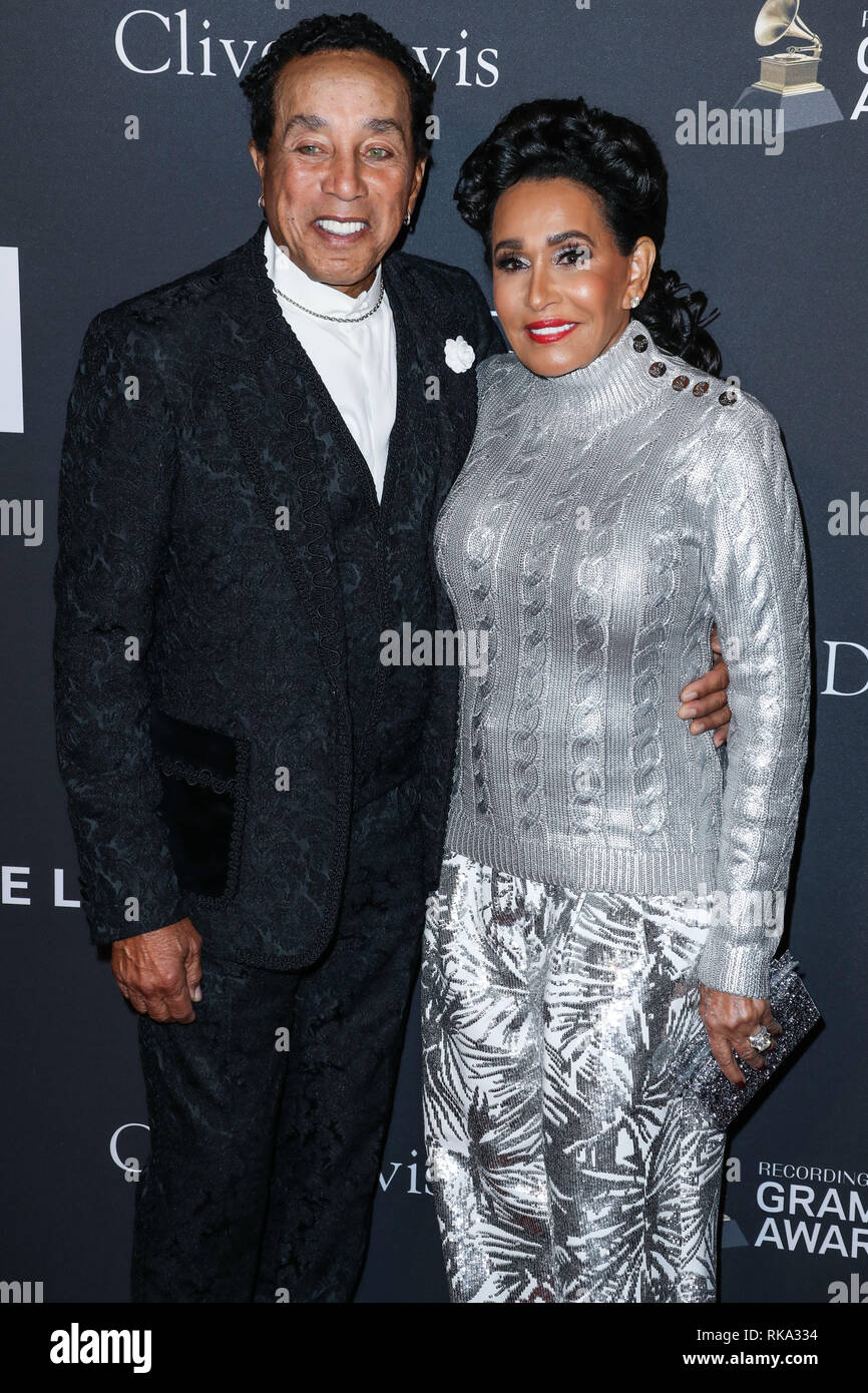 Californie, USA. 9 Feb 2019. Chanteur Smokey Robinson et sa femme Frances Glandney arrivent à l'Académie de l'enregistrement et Clive Davis' 2019 pre-GRAMMY gala tenu à l'hôtel Beverly Hilton le 9 février 2019 à Beverly Hills, Los Angeles, Californie, États-Unis. (Photo par Xavier Collin/Image Crédit : Agence de Presse) L'agence de presse Image/Alamy Live News Banque D'Images