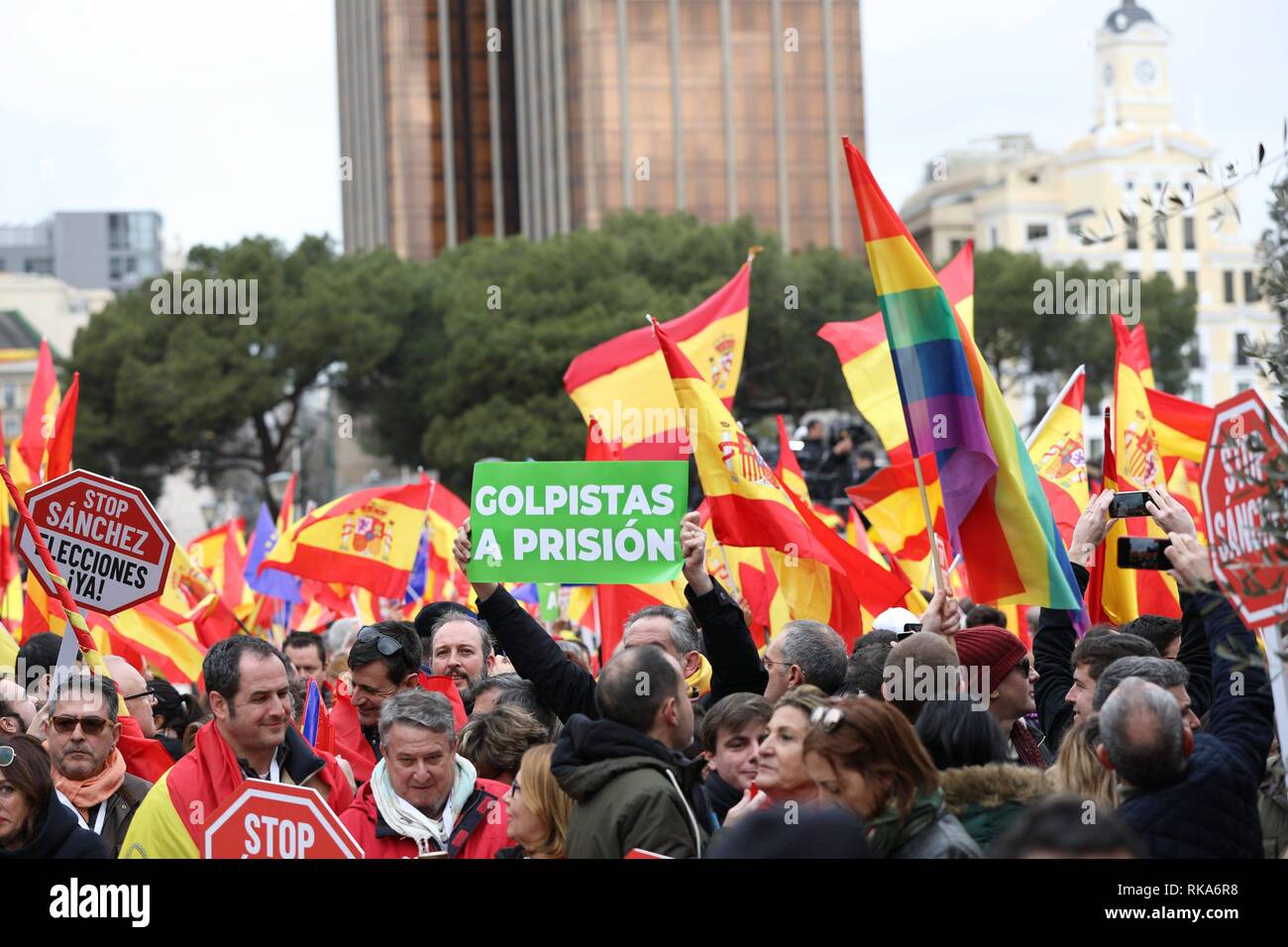 Madrid, Espagne. 10 fév 2019. La manifestation de ce dimanche, appelé par PP et Ciudadanos a été tenue à la Plaza de Colón à Madrid, où plus de 20 000 personnes ont assisté. Appuyez sur Cordon Cordon Crédit : Presse/Alamy Live News Banque D'Images