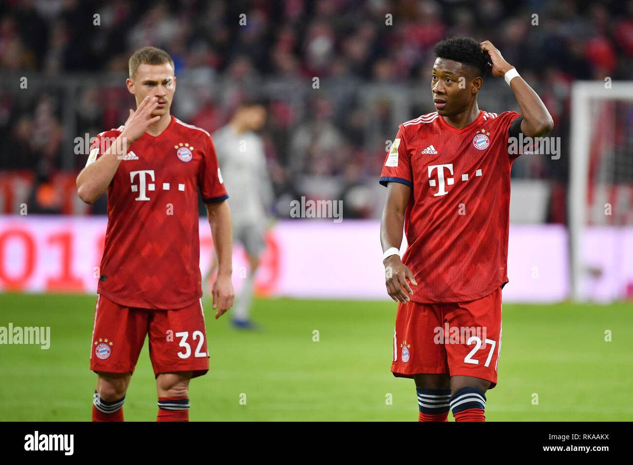 Munich, Allemagne. 09Th Feb 2019. v.re:David ALABA (Bayern Munich), Joshua KIMMICH (Bayern Munich), sceptique, le geste, l'action. Le football 1. Bundesliga, 21.journée, journée21, FC Bayern Munich M) - FC Schalke 04 (GE) 3-1, le 09.02.2019 dans Muenchen ALLIANZARENA, DFL RÈGLEMENT INTERDIT TOUTE UTILISATION DE PHOTOGRAPHIE COMME DES SÉQUENCES D'IMAGES ET/OU QUASI VIDÉO. Utilisation dans le monde entier | Credit : dpa/Alamy Live News Banque D'Images