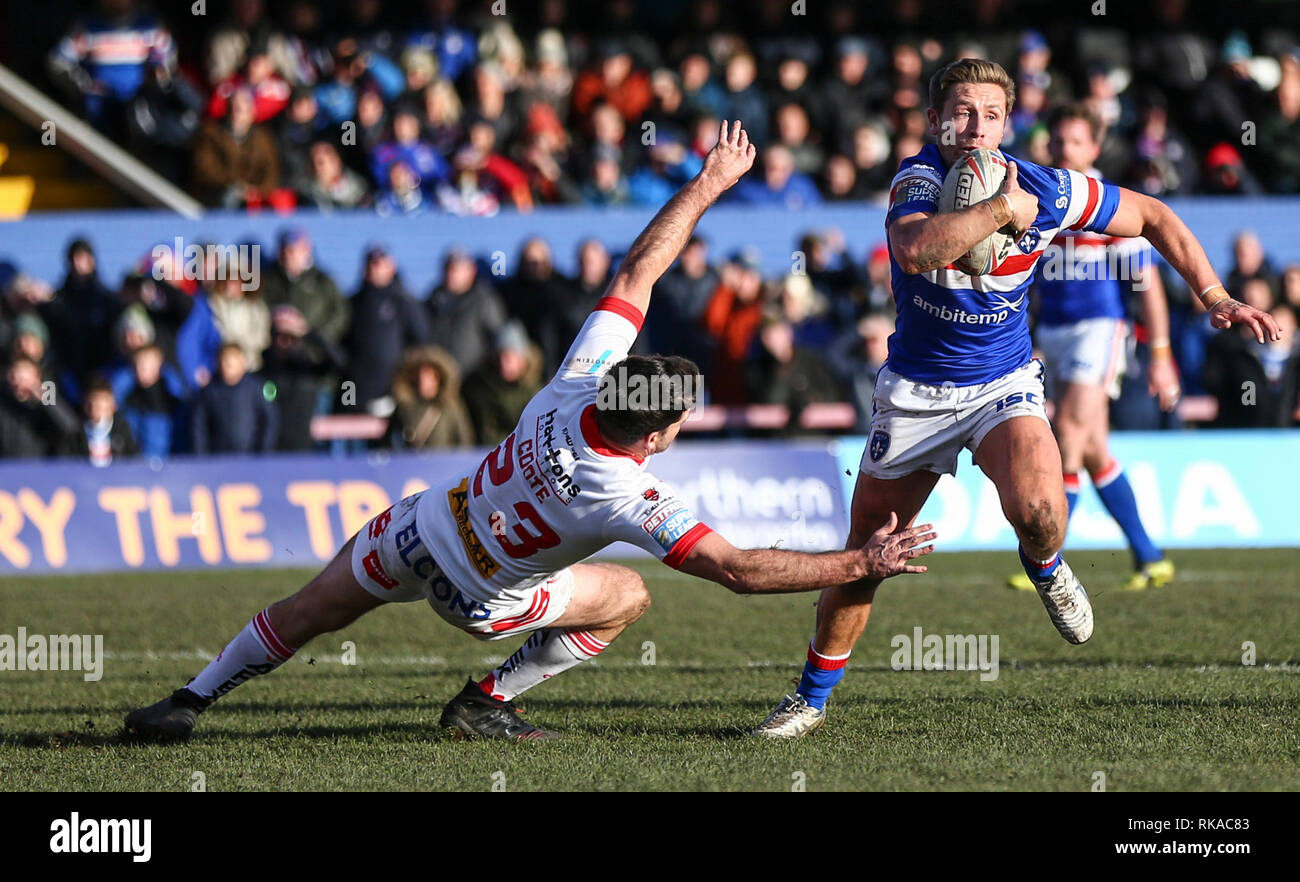 Belle Vue, Wakefield, Royaume-Uni. 10 fév, 2019. Super League rugby Betfred, Wakefield Trinity contre St Helens ; Kyle Bois de Wakefield Trinity bat la tentative de s'attaquer à de Lachlan Coote de St Helens : Action Crédit Plus Sport/Alamy Live News Banque D'Images